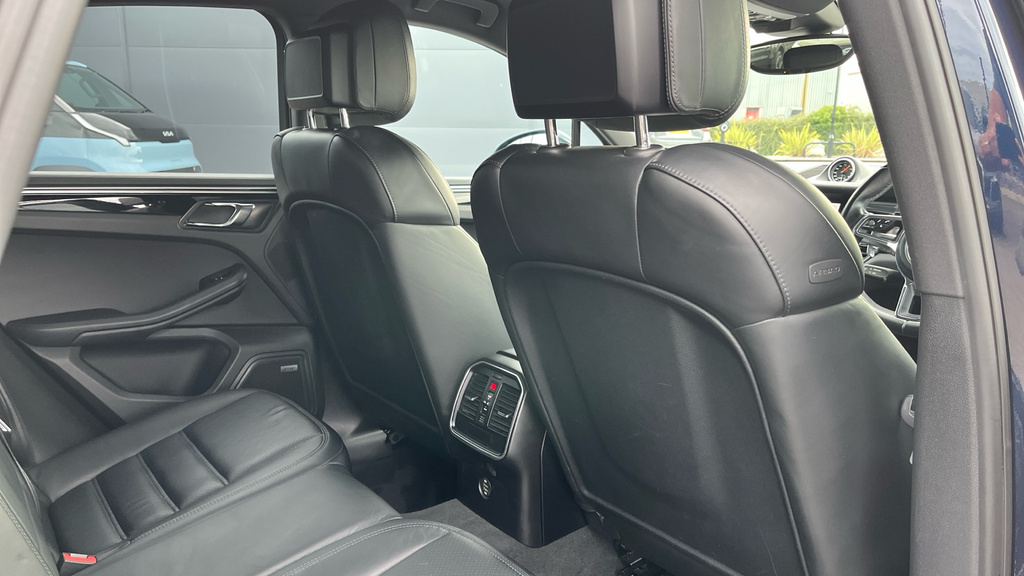 Porsche Macan Turbo Pdk Black #22