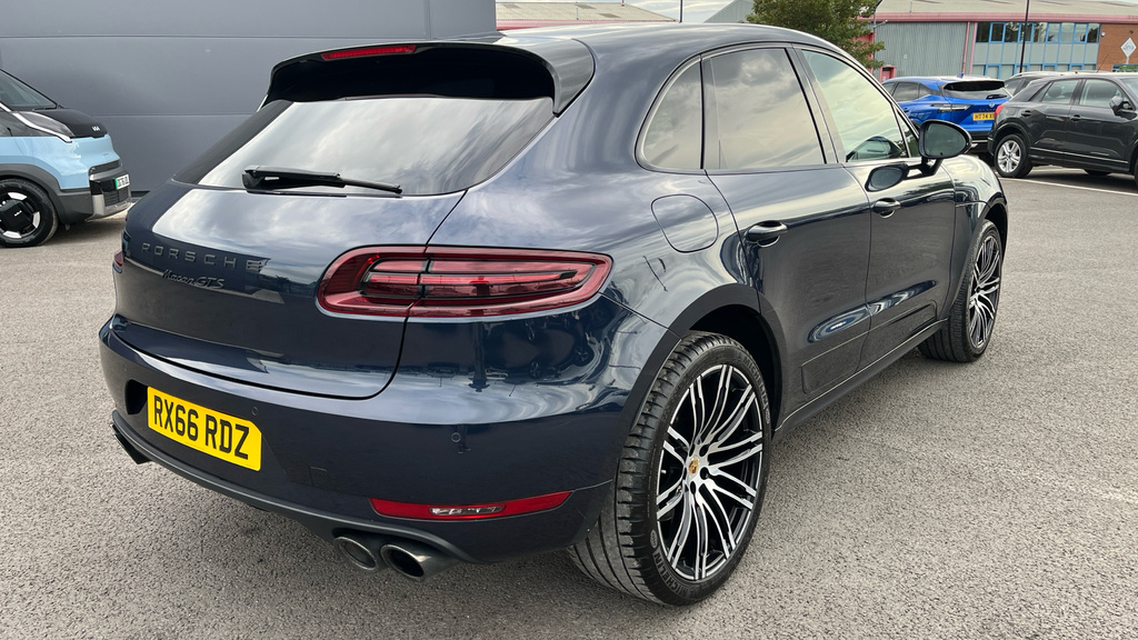Porsche Macan Turbo Pdk Black #47