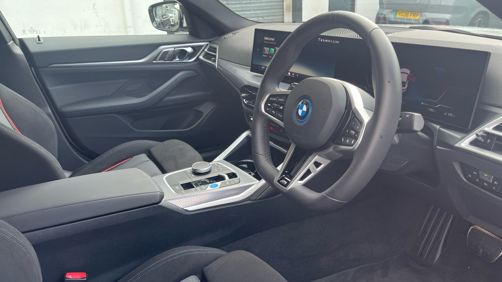 BMW i4 35 70.2Kwh M Sport Gran Coupe Edrive White #6