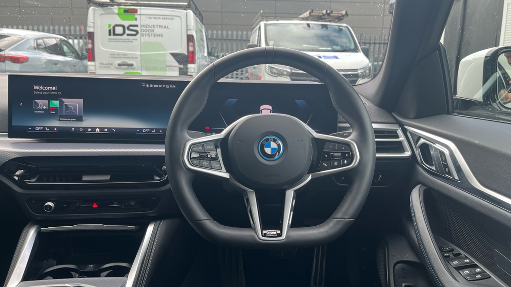 BMW i4 35 70.2Kwh M Sport Gran Coupe Edrive White #5