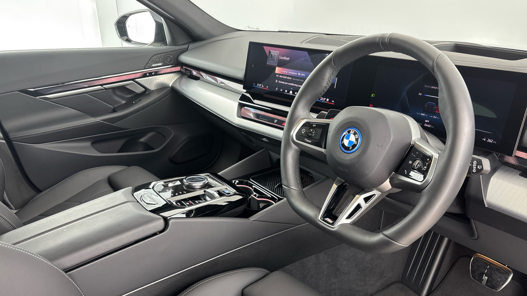 BMW i5 40 83.9Kwh M Sport Touring Edrive 11Kw C Black #6