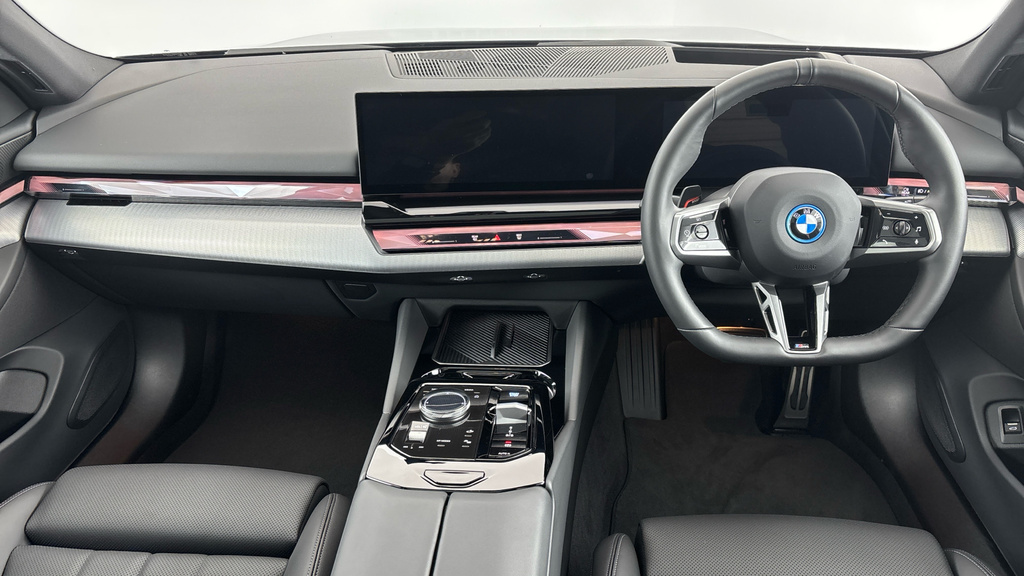 BMW i5 40 83.9Kwh M Sport Touring Edrive 11Kw C Black #4