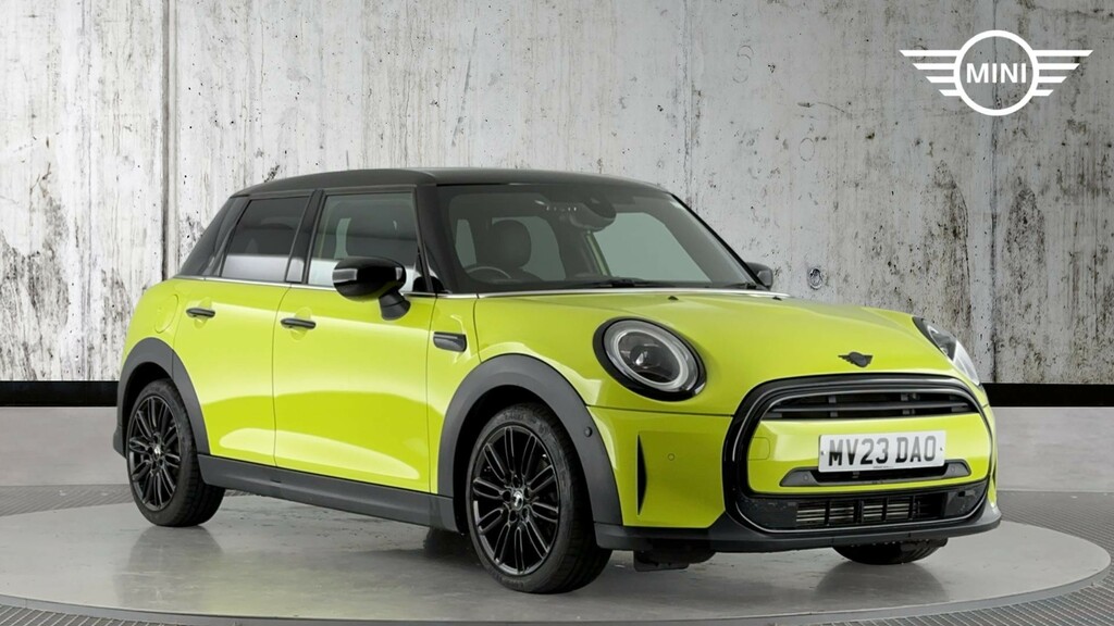 Mini Hatch 1.5 Cooper Exclusive Steptronic Euro 6 Ss Yellow
