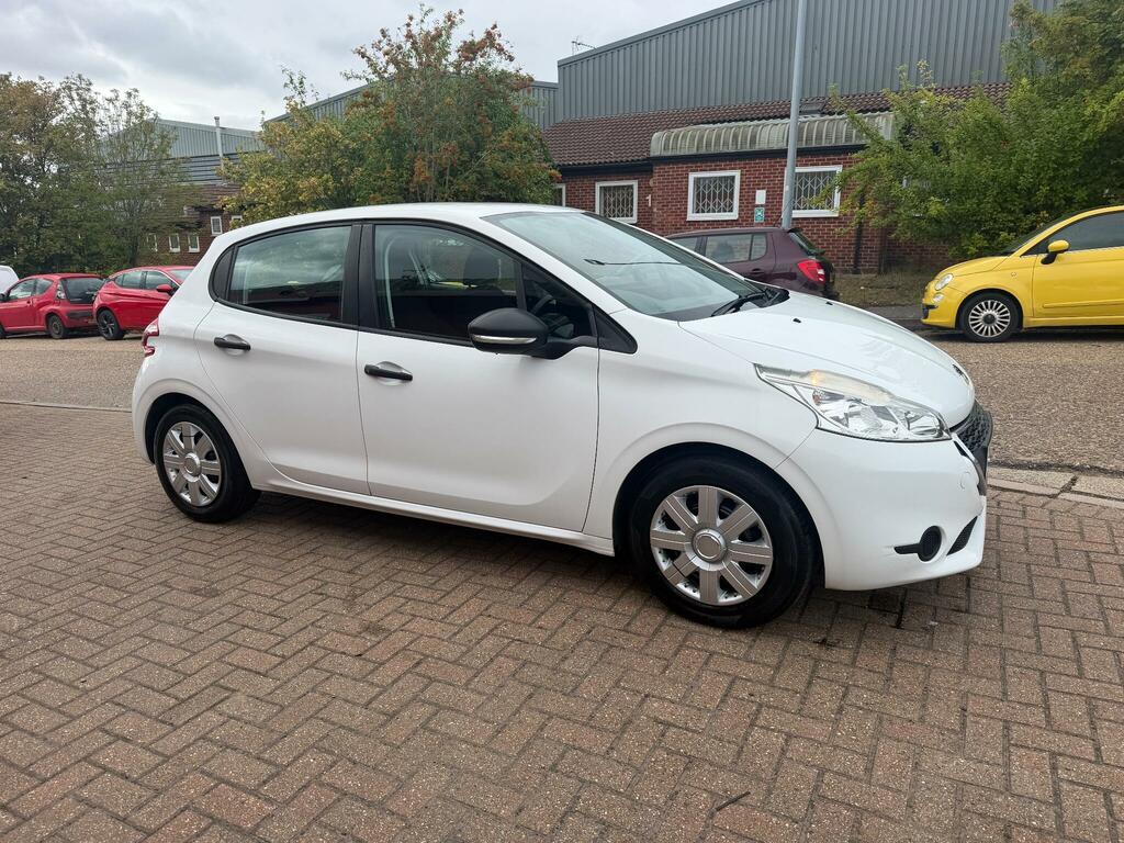 Peugeot 208 Access White