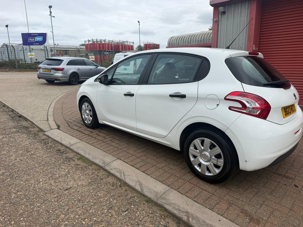 Peugeot 208 Access White #4