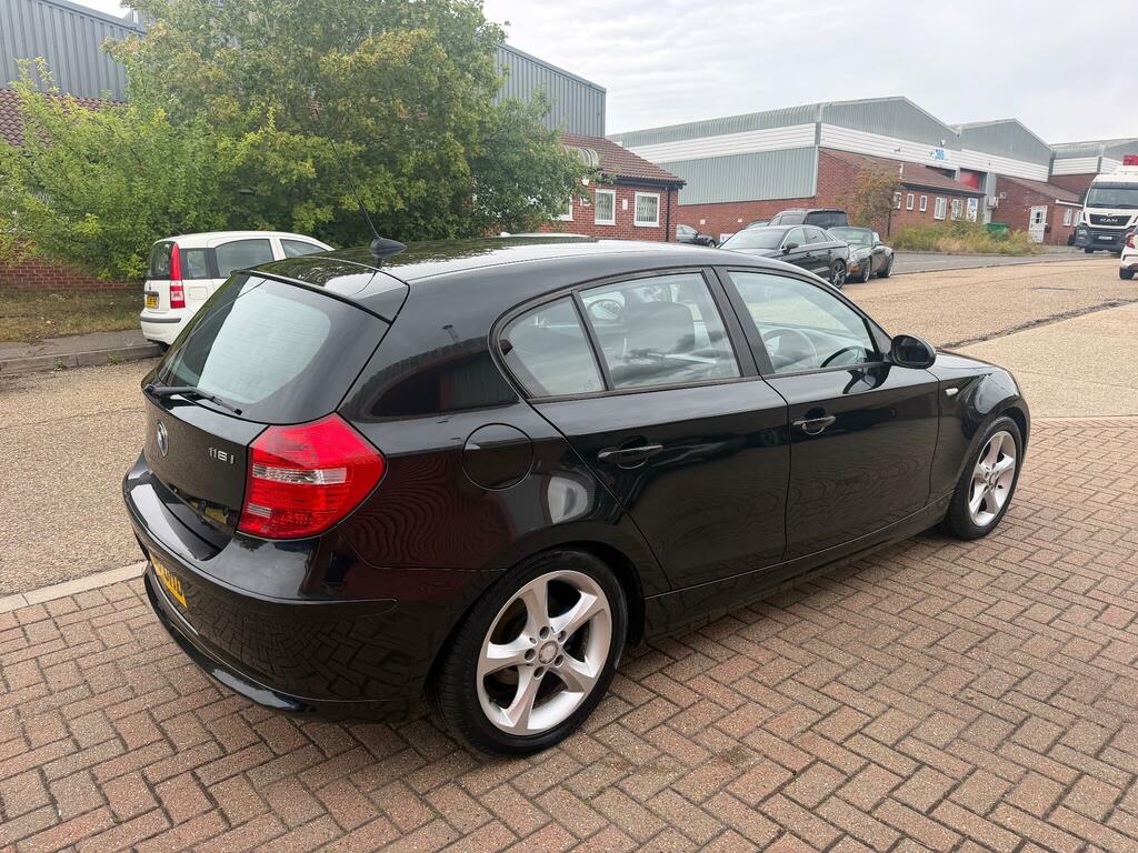 BMW 1 Series Hatchback Black #6