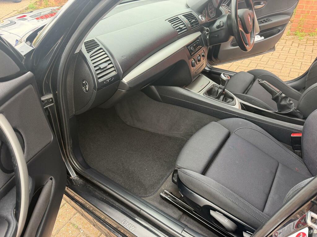 BMW 1 Series Hatchback Black #8