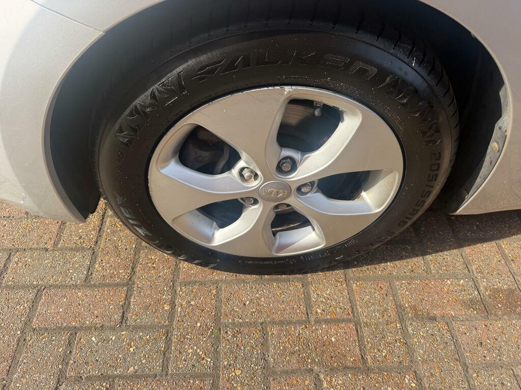 Kia Carens Silver #18