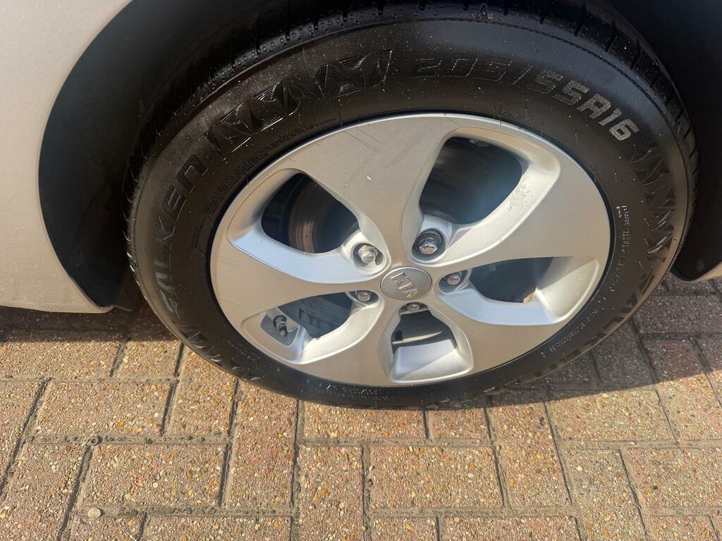 Kia Carens Silver #19