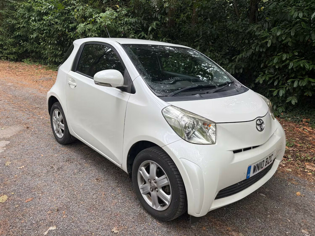 Toyota IQ Hatchback White #3