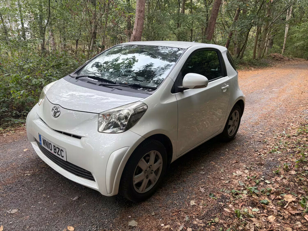 Toyota IQ Hatchback White #6