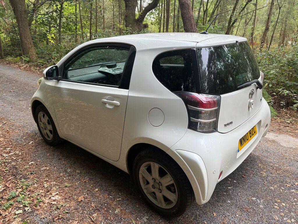 Toyota IQ Hatchback White #8