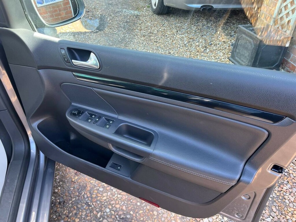 Volkswagen Golf 1.4 S Red #13