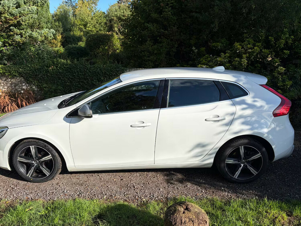 Volvo V40 D2 120 R Design Nav Plus Hatchback Ma White