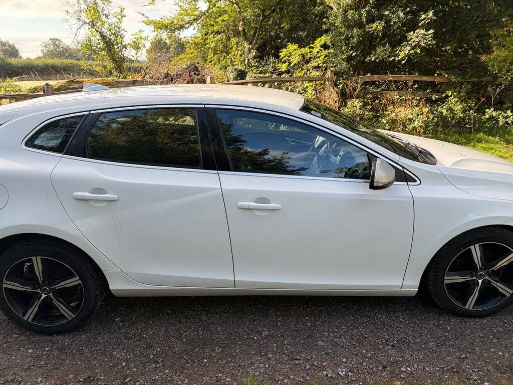 Volvo V40 D2 120 R Design Nav Plus Hatchback Ma White #4