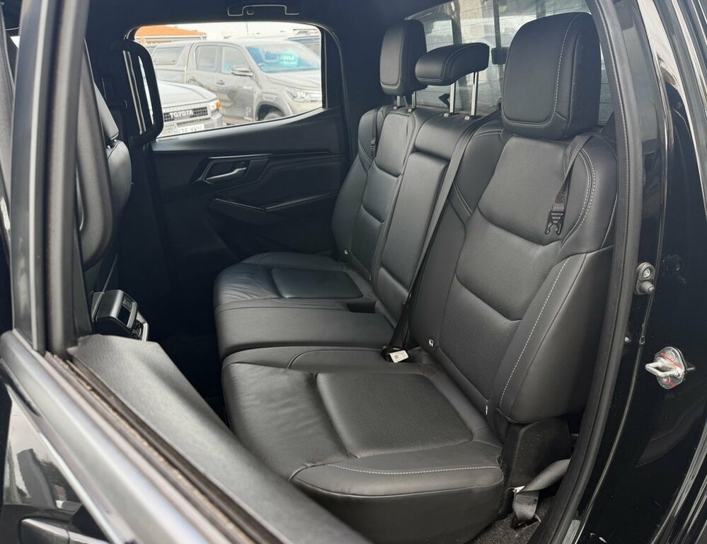 Isuzu D-Max 1.9 V-cross Double Cab 4X4 Black #16