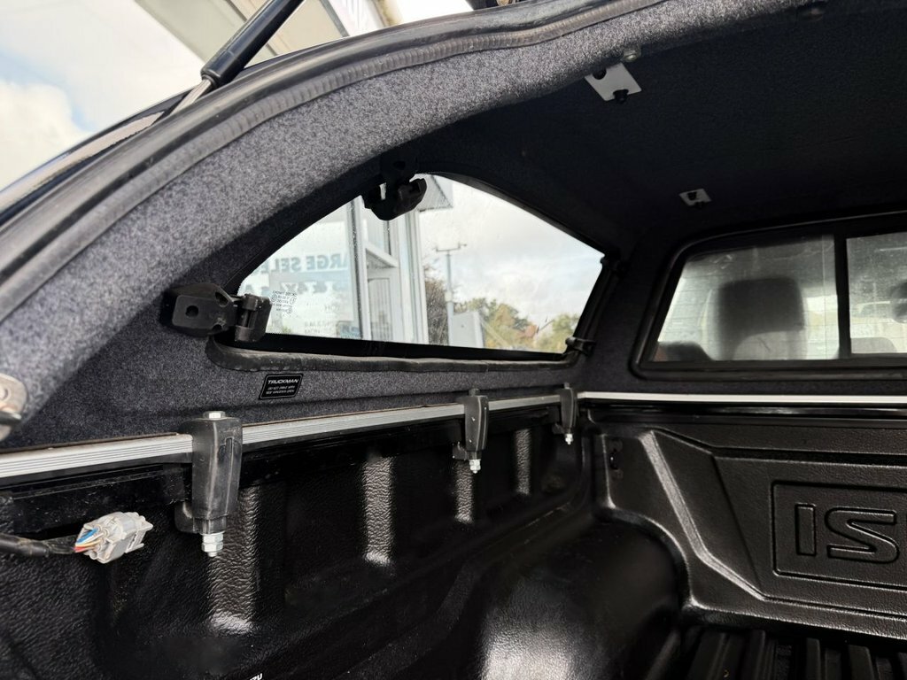 Isuzu D-Max 1.9 V-cross Double Cab 4X4 Black #21