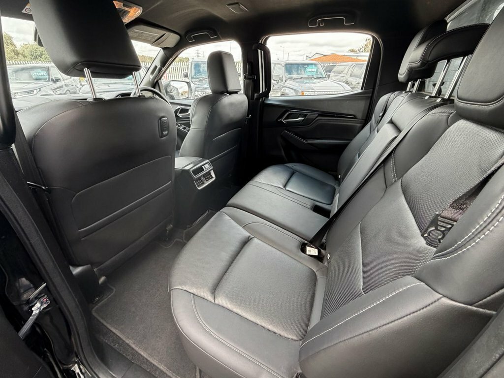 Isuzu D-Max 1.9 V-cross Double Cab 4X4 Black #17
