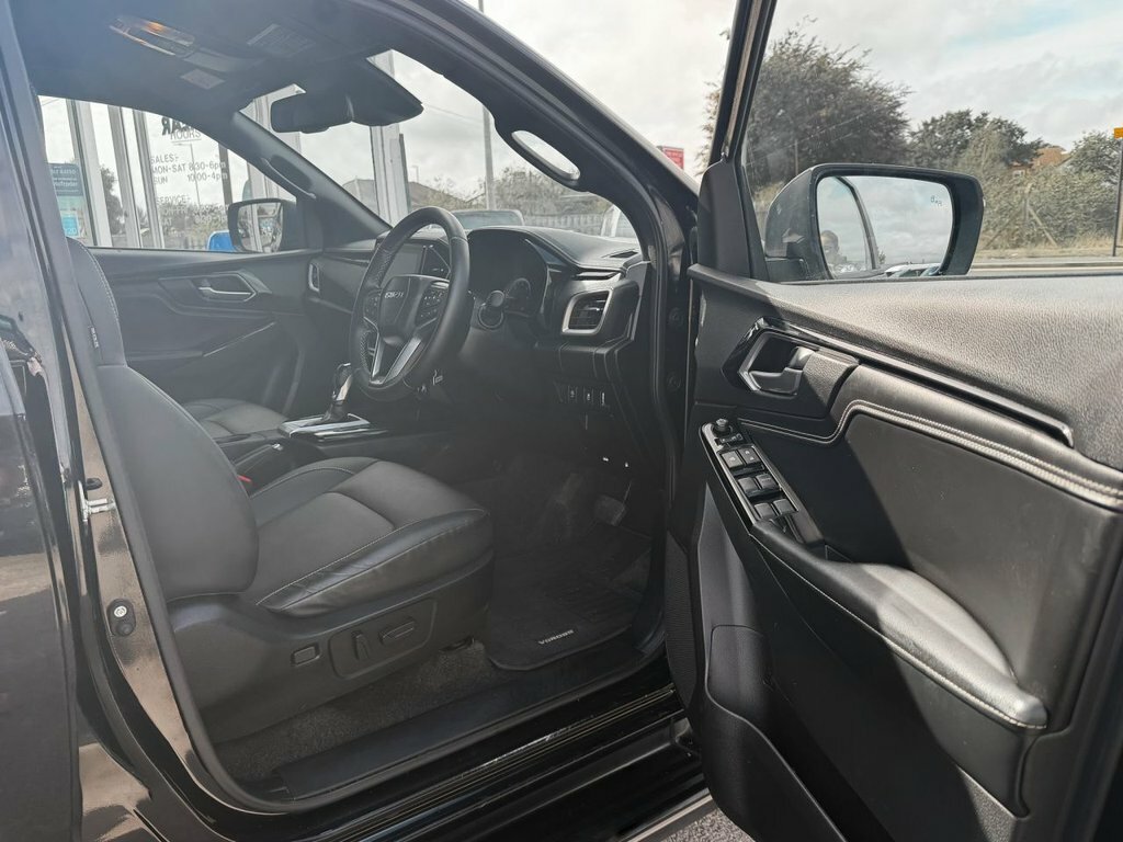 Isuzu D-Max 1.9 V-cross Double Cab 4X4 Black #38