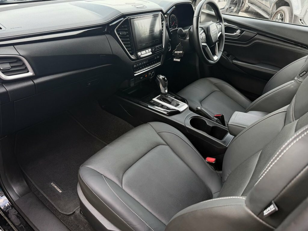 Isuzu D-Max 1.9 V-cross Double Cab 4X4 Black #10