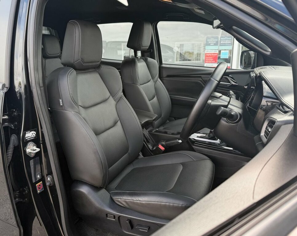 Isuzu D-Max 1.9 V-cross Double Cab 4X4 Black #7