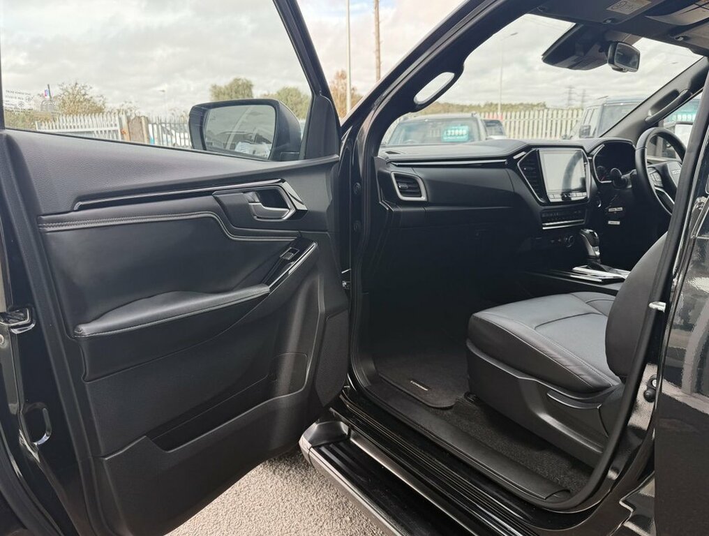 Isuzu D-Max 1.9 V-cross Double Cab 4X4 Black #46