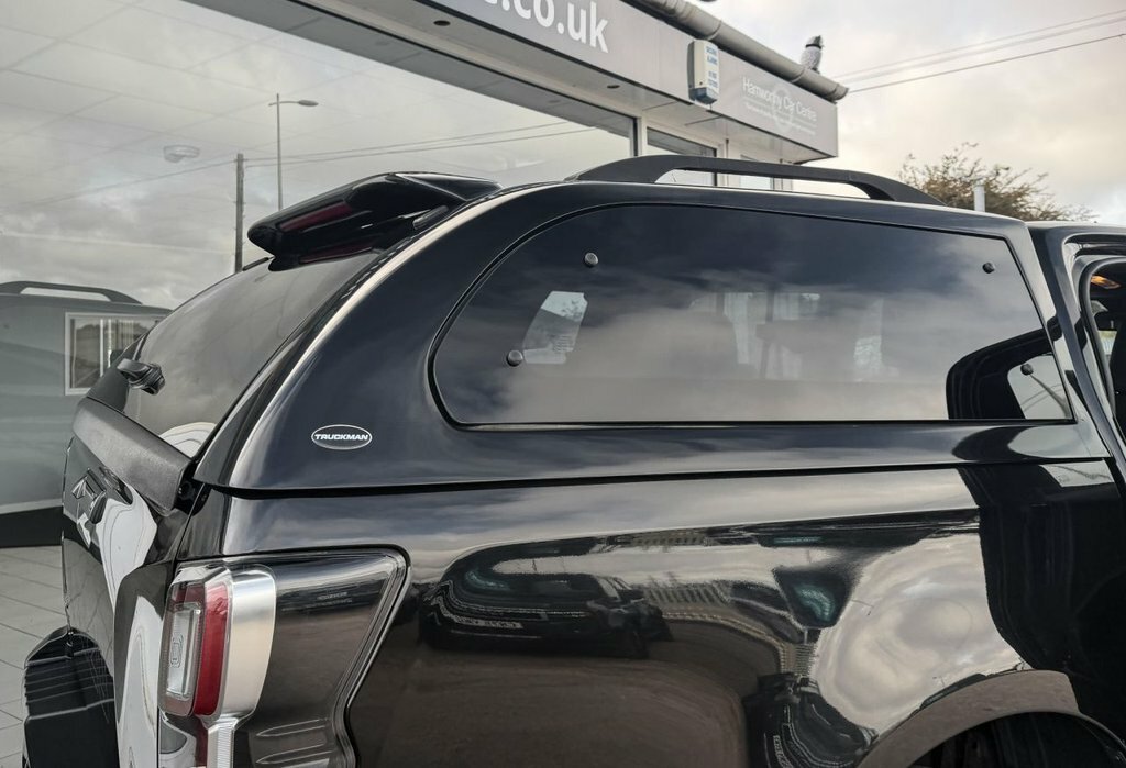 Isuzu D-Max 1.9L V-cross Black #5
