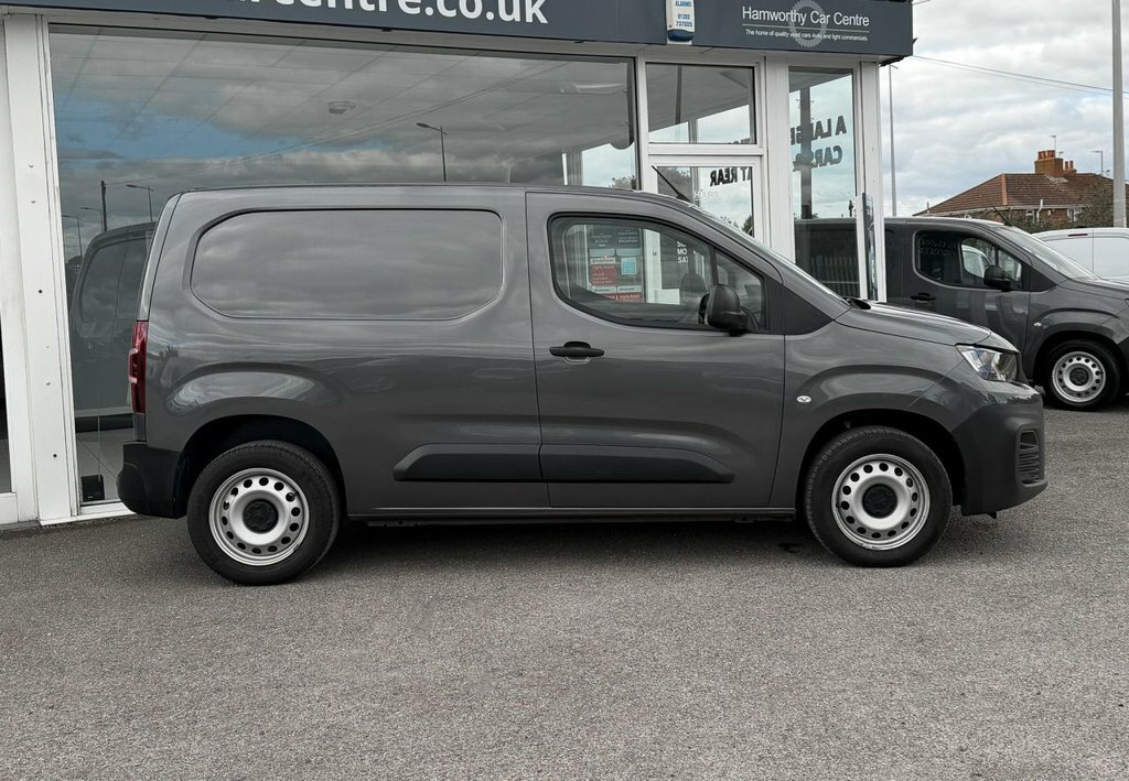 Peugeot Partner 1.5L Professional Premium Grey #4