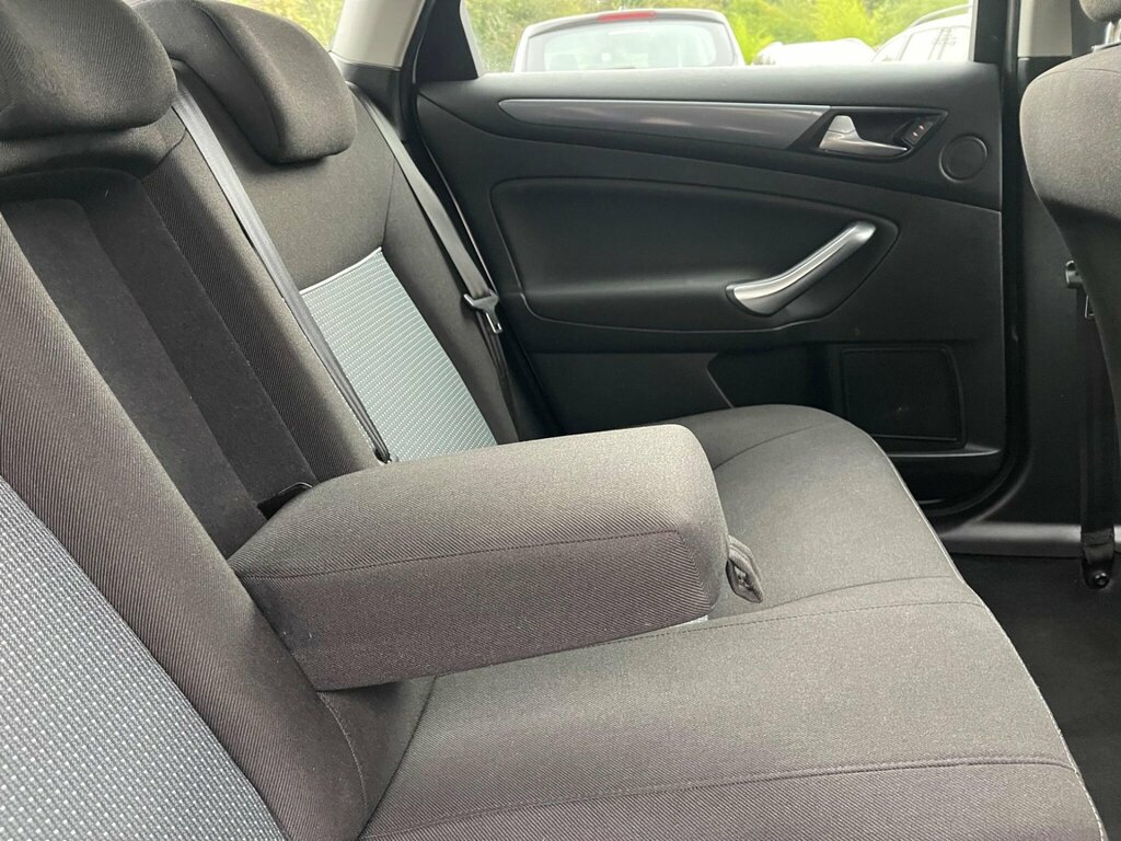 Ford Mondeo  Silver #17