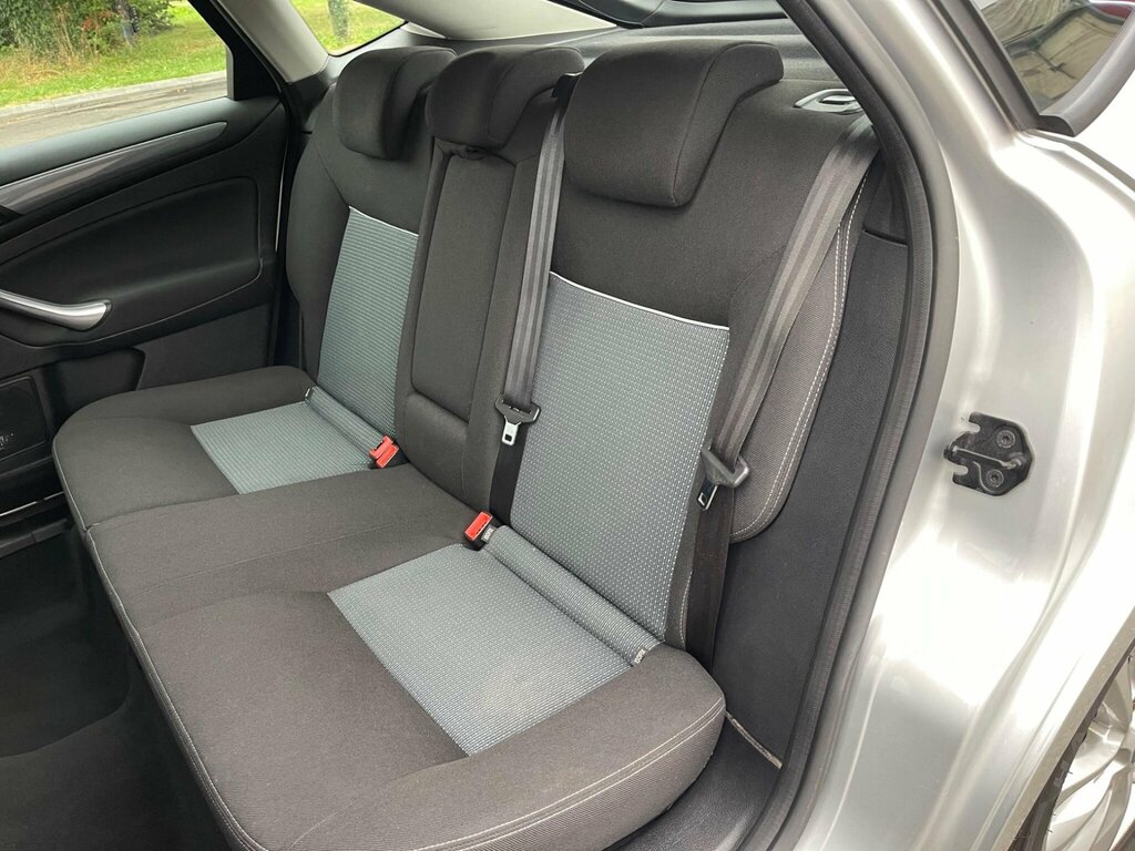 Ford Mondeo  Silver #15