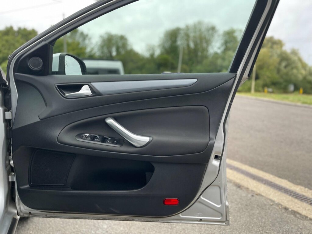 Ford Mondeo  Silver #28