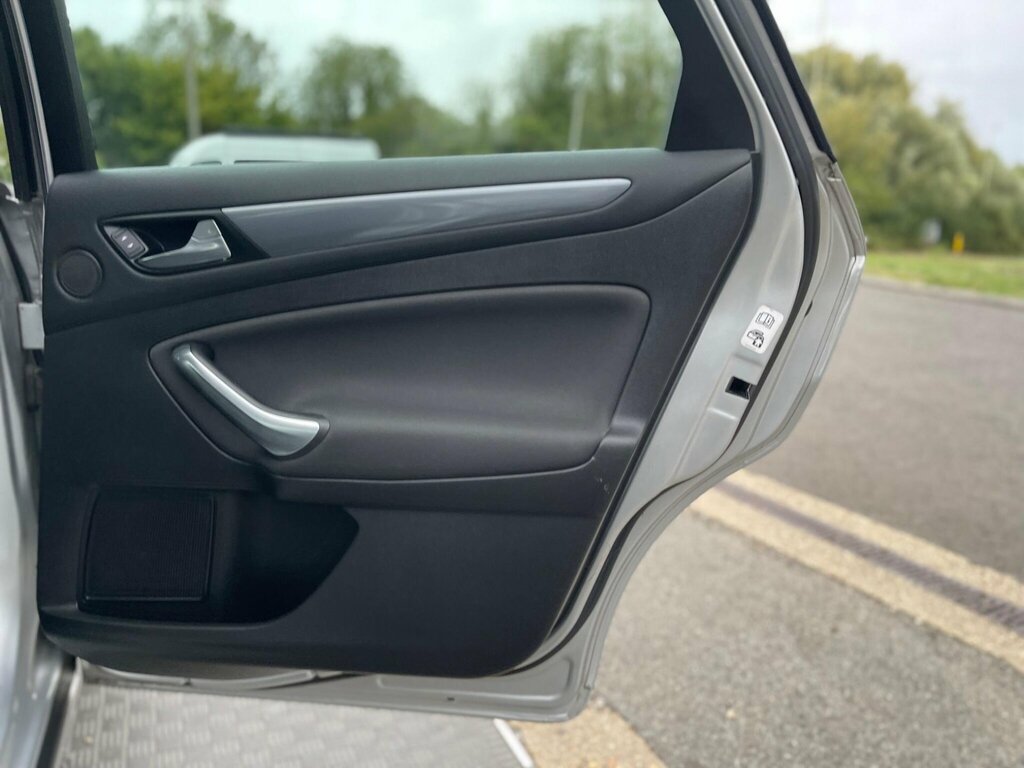 Ford Mondeo  Silver #25