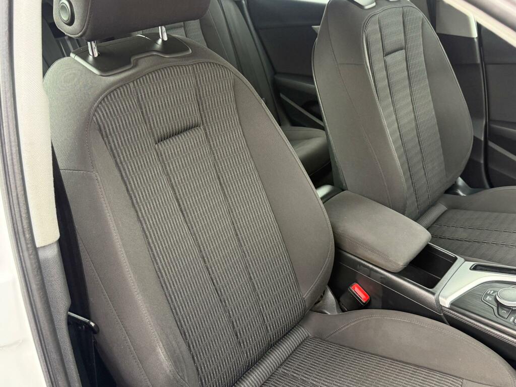 Audi A4 Avant 2L Sport Black #32