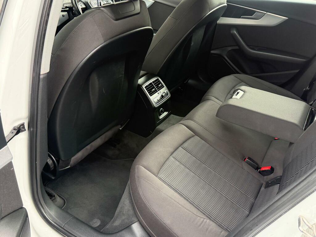Audi A4 Avant 2L Sport Black #35