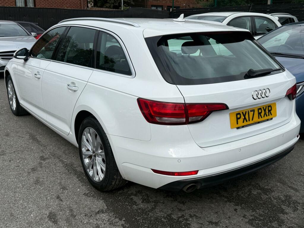 Audi A4 Avant 2L Sport Black #4