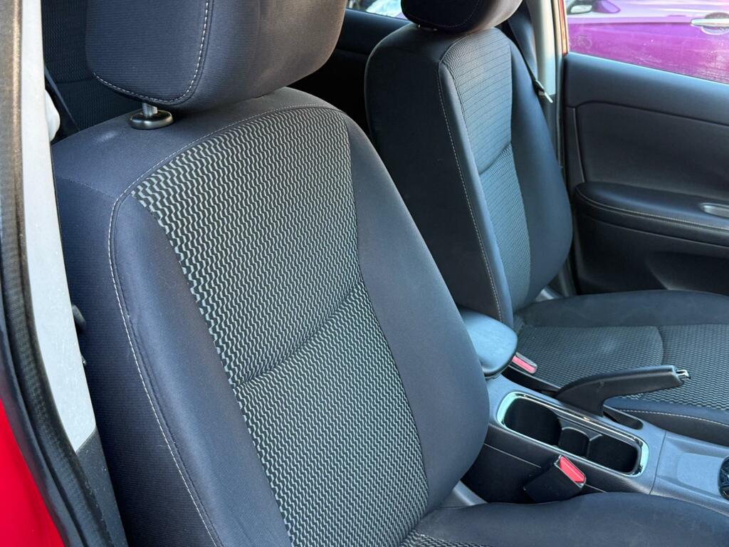 Nissan Pulsar Hatchback Red #14