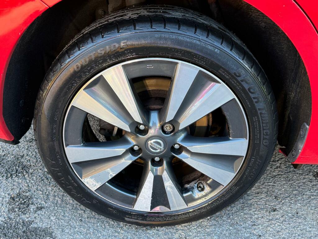 Nissan Pulsar Hatchback Red #9