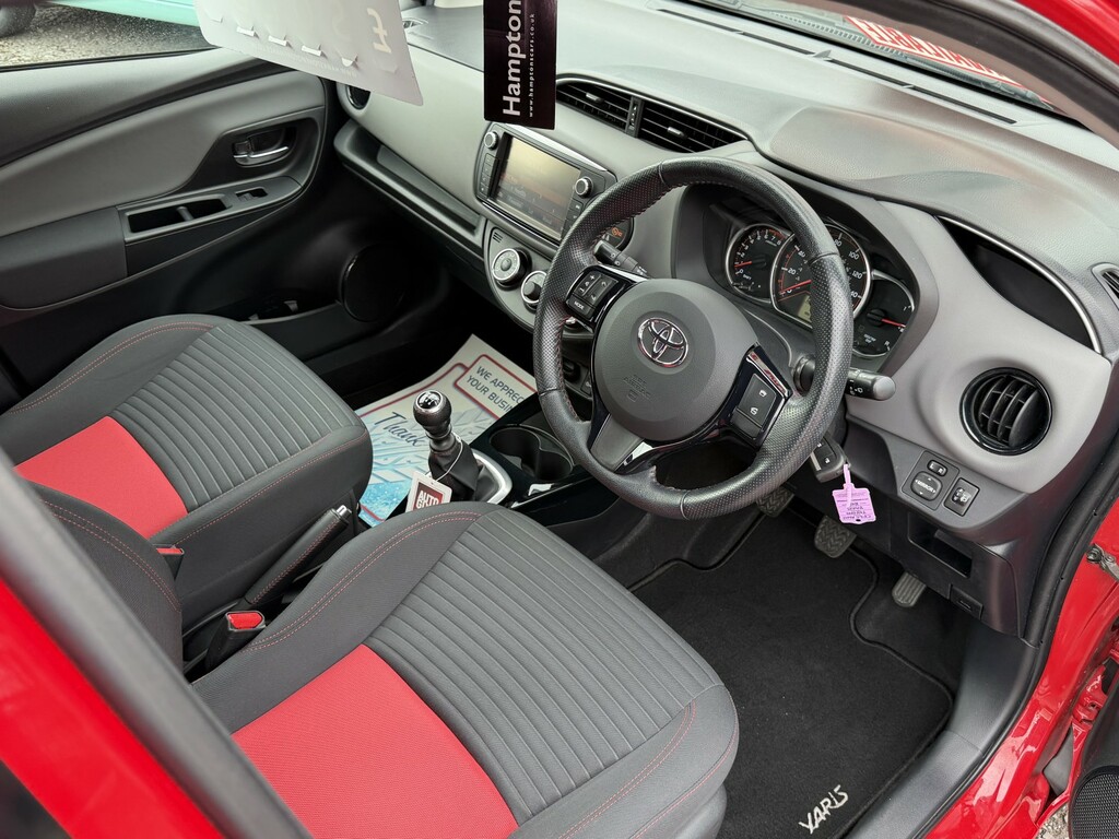 Toyota Yaris 1.3 Dual Vvt-i Sport Red