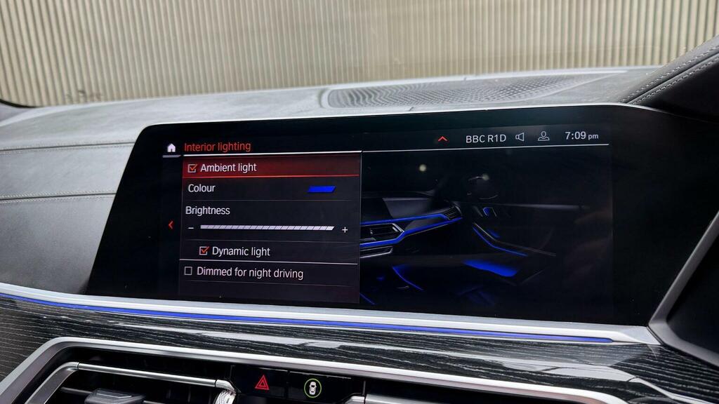 BMW X7 M Sport Black #32