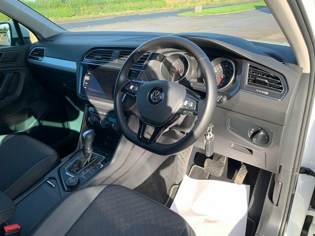 Volkswagen Tiguan 2.0 Tdi Se Navigation Suv Dsg 4Motion E White #6