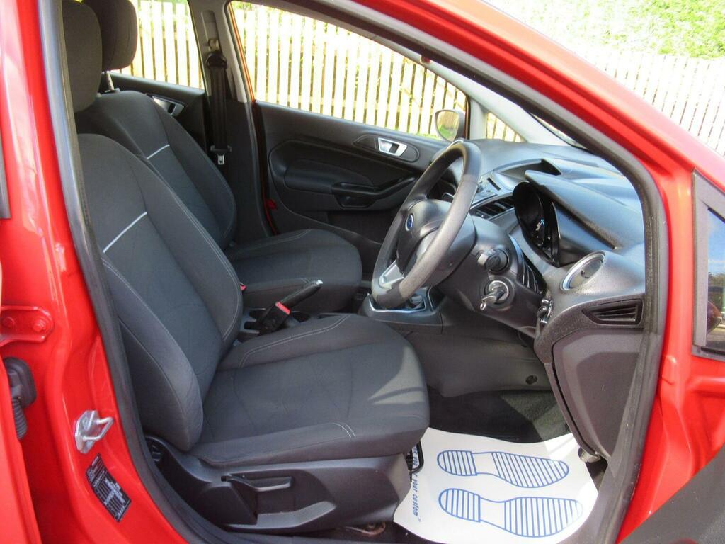 Ford Fiesta Zetec Silver #18