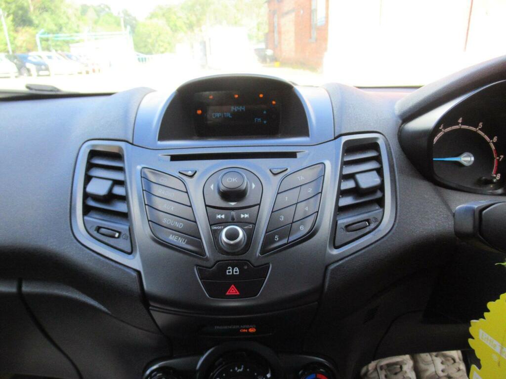 Ford Fiesta Zetec Silver #24
