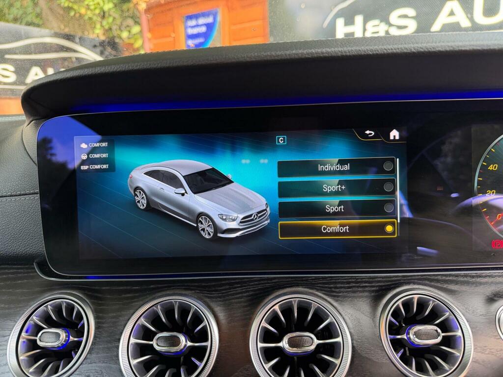 Mercedes-Benz E Class Estate Black #40