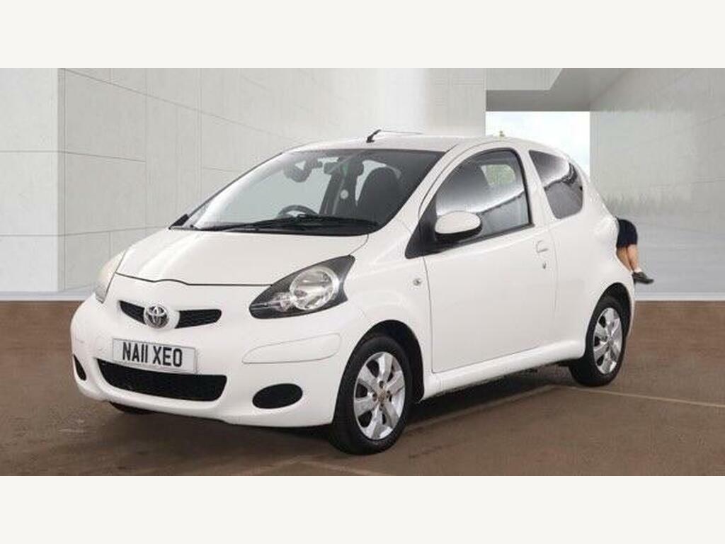 Toyota Aygo Hatchback Red #2