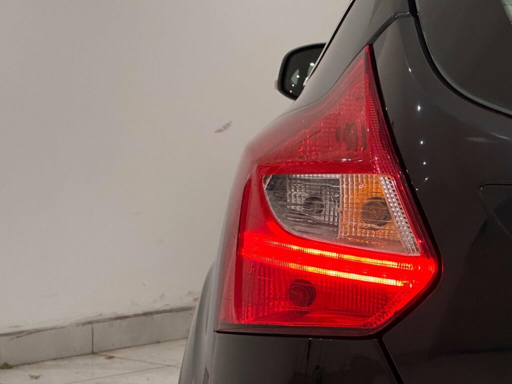 Ford Focus 1.6 Zetec 124 Bhp Grey #16