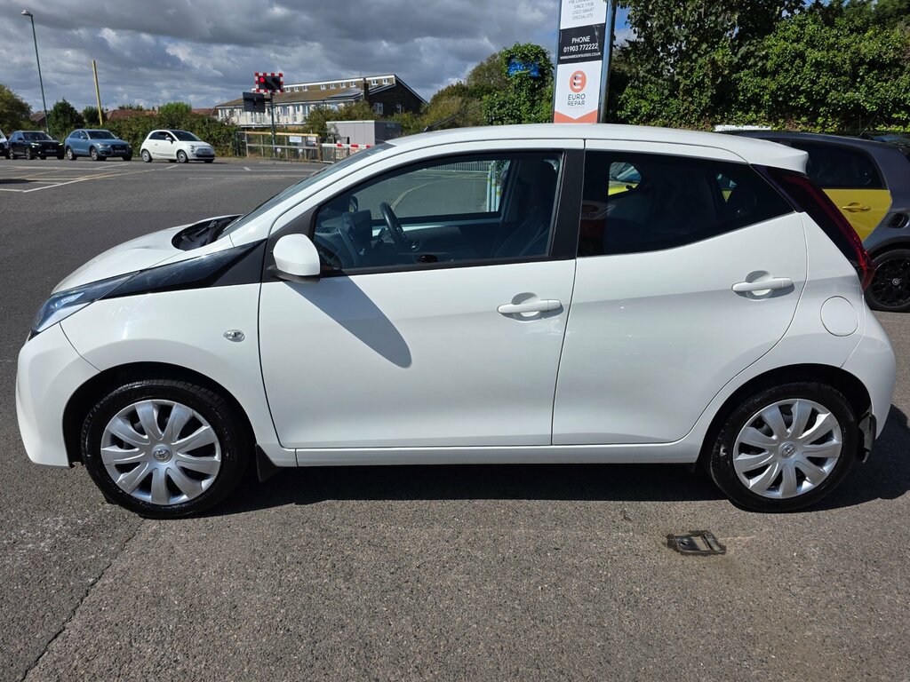 Toyota Aygo 1.0 Vvt-i X-play Hatchback Euro White #6