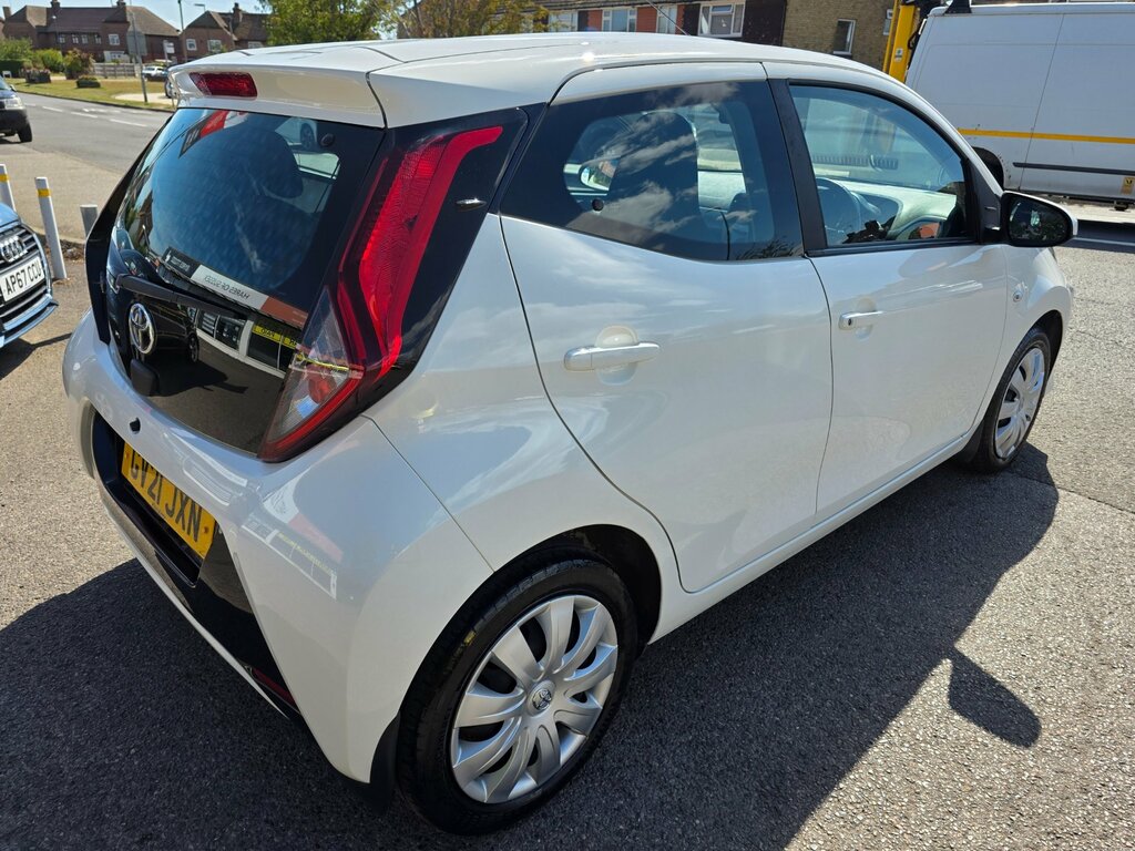 Toyota Aygo 1.0 Vvt-i X-play Hatchback Euro White #5