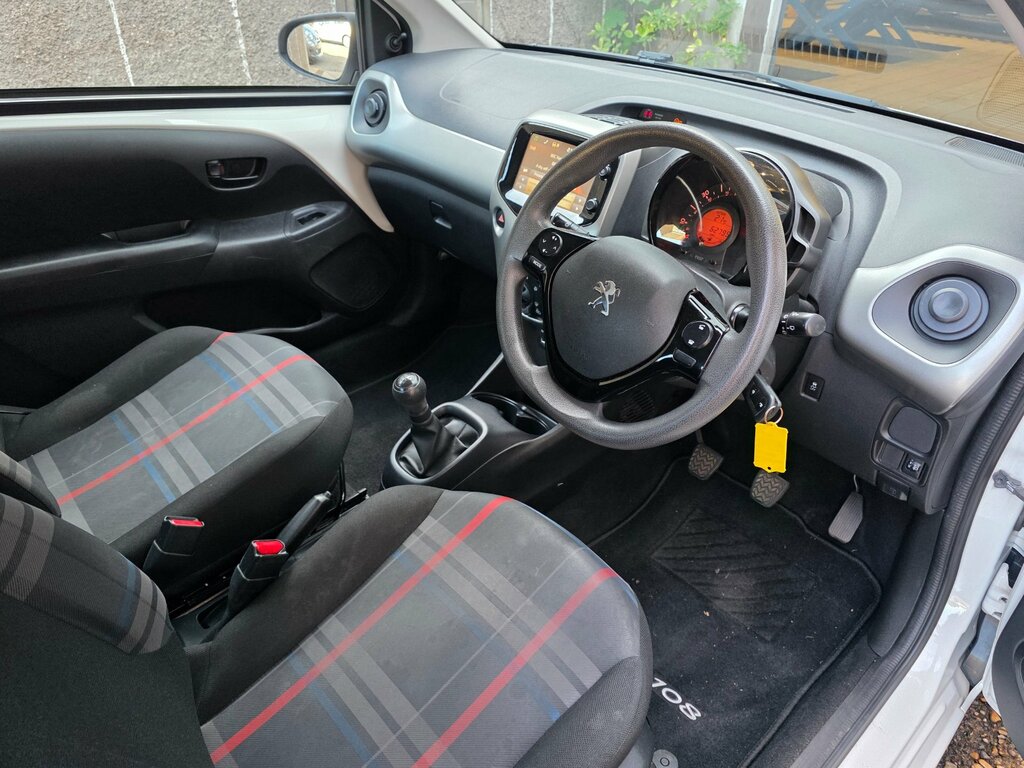 Peugeot 108 Active White #16