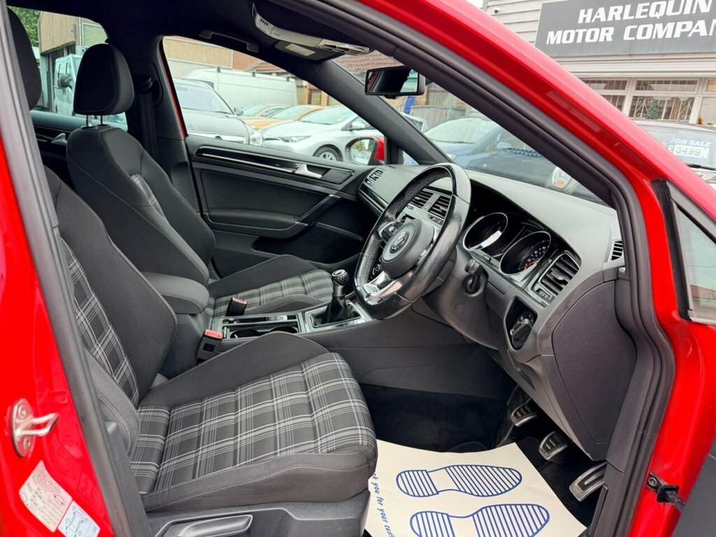 Volkswagen Golf 2L Gtd CE65NKL Red #4
