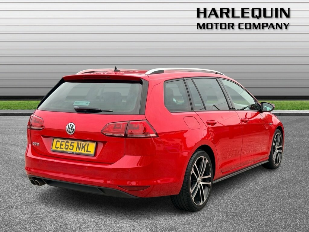 Volkswagen Golf 2L Gtd Red #4